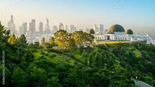 Bilde på lerret the famous griffith observatory and los angeles skyline during sunrise