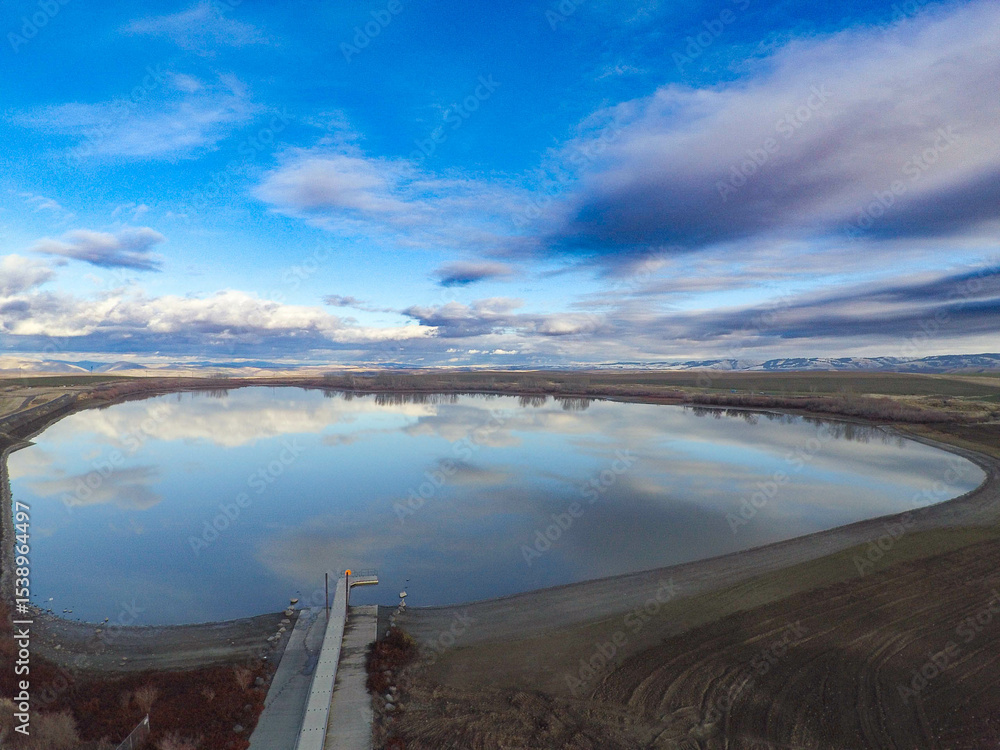 Obraz premium drone photo of Mann Lake near Lewiston ID with a beautiful reflection of the blue sky and white clouds
