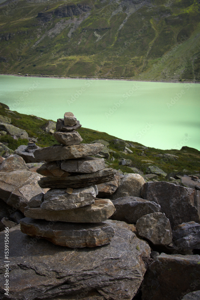Ταπετσαρία Rocks arranged in a Zen style on a rock usually signify a form of meditation and striving for inner balance