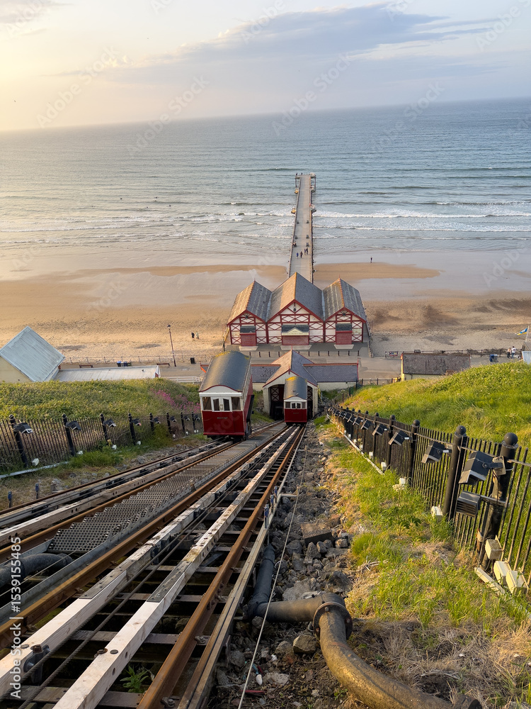 Φωτογραφία Saltburn cliff lift descending towards the beach and pier in North York Moors Na