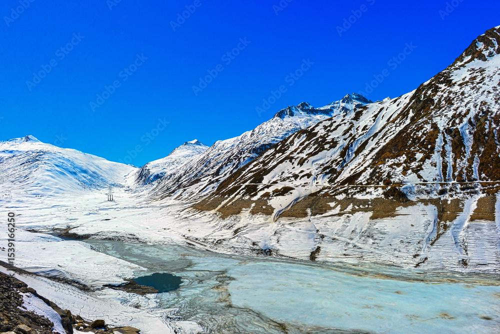 Obraz premium Stausee Lai da Sontga Maria am Lukmanierpass im Kanton Graubünden