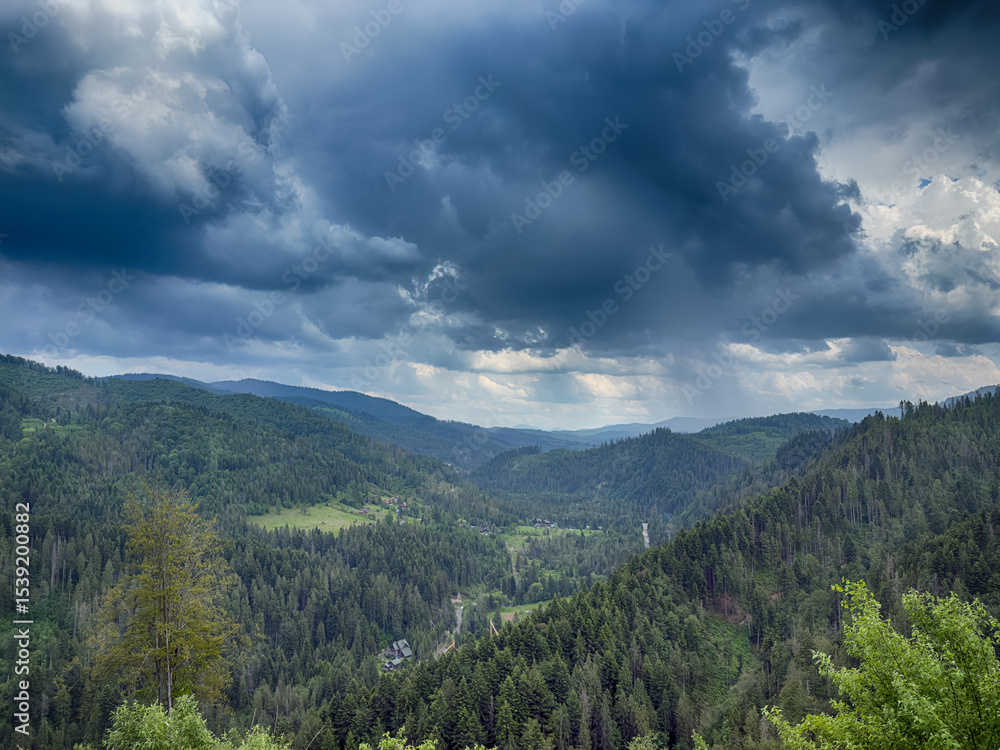 Obraz premium Scenic View of the Carpathian Mountains Covered by Clouds on a Moody Day