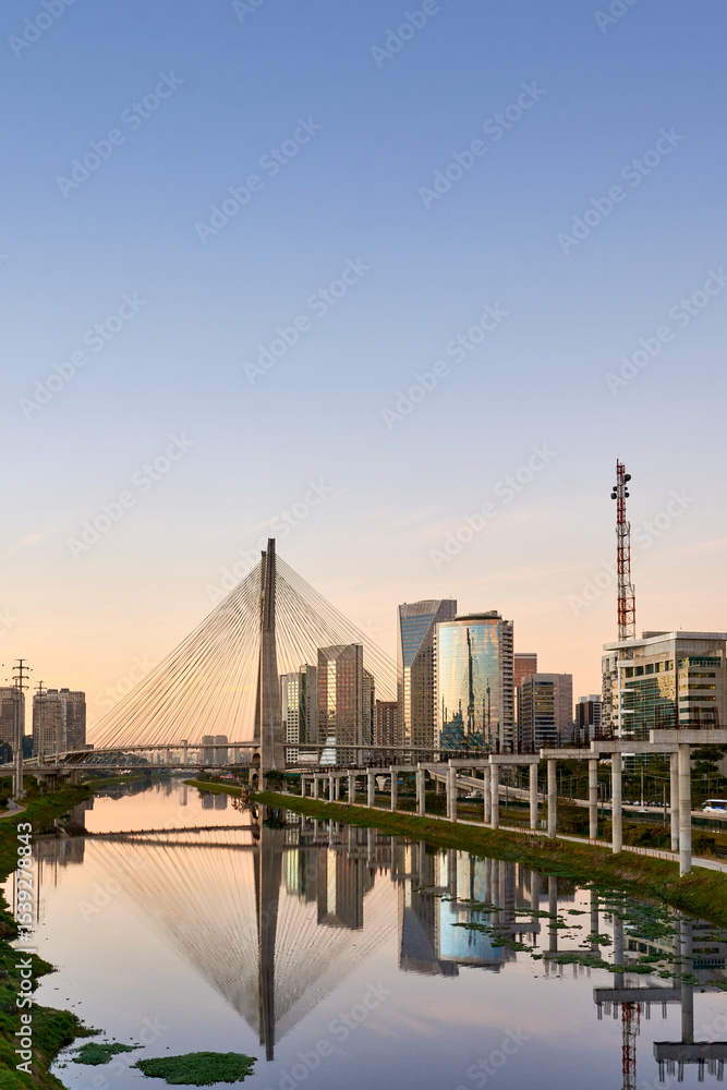 Naklejka premium Urban cityscape with a cable-stayed bridge in São Paulo.
