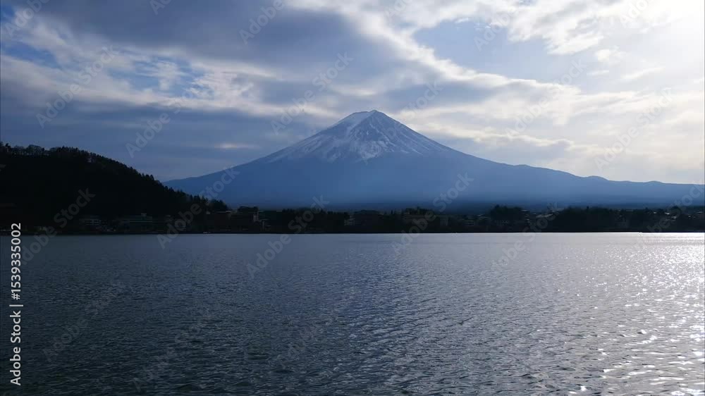 日本、日本の活火山、富士山、日本の象徴、富士山麓、富士河口湖、青空、雲、写真素材 日本、日本の活火山、富士山、日本の象徴、富士山麓、富士河口湖、青空、雲、写真素材