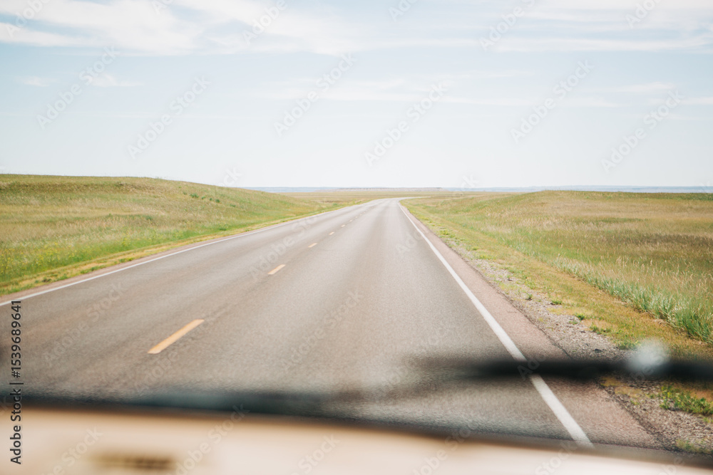 Fototapeta premium Straight open highway view along Rim Road in Badlands National Park