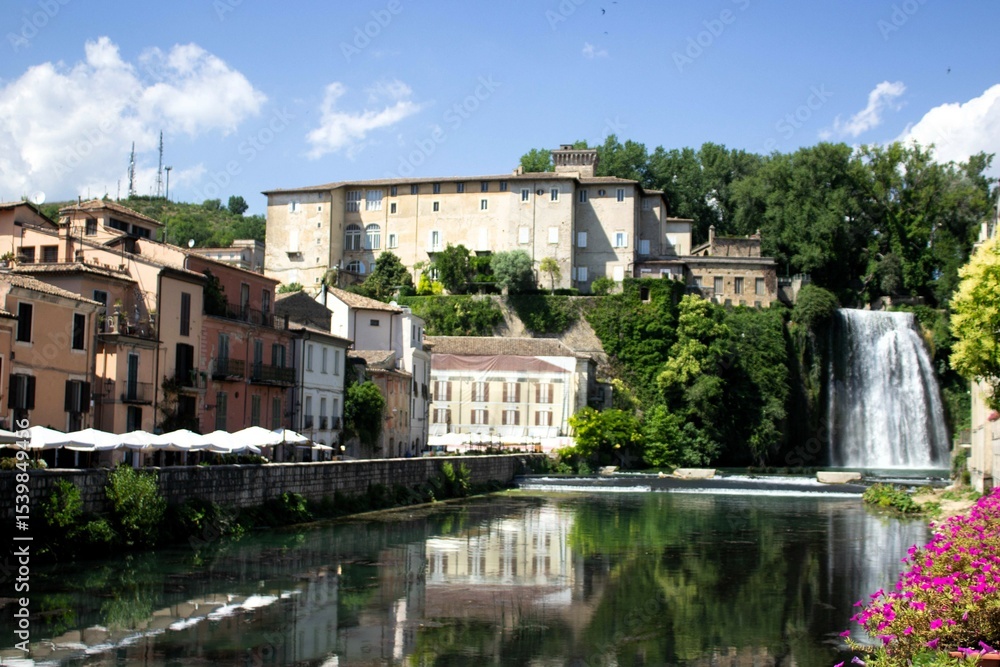 Obraz premium 2024.06.28 Italy, Frosinone, Isola del Liri, an evocative image of the town as it appears today to the sight of tourists