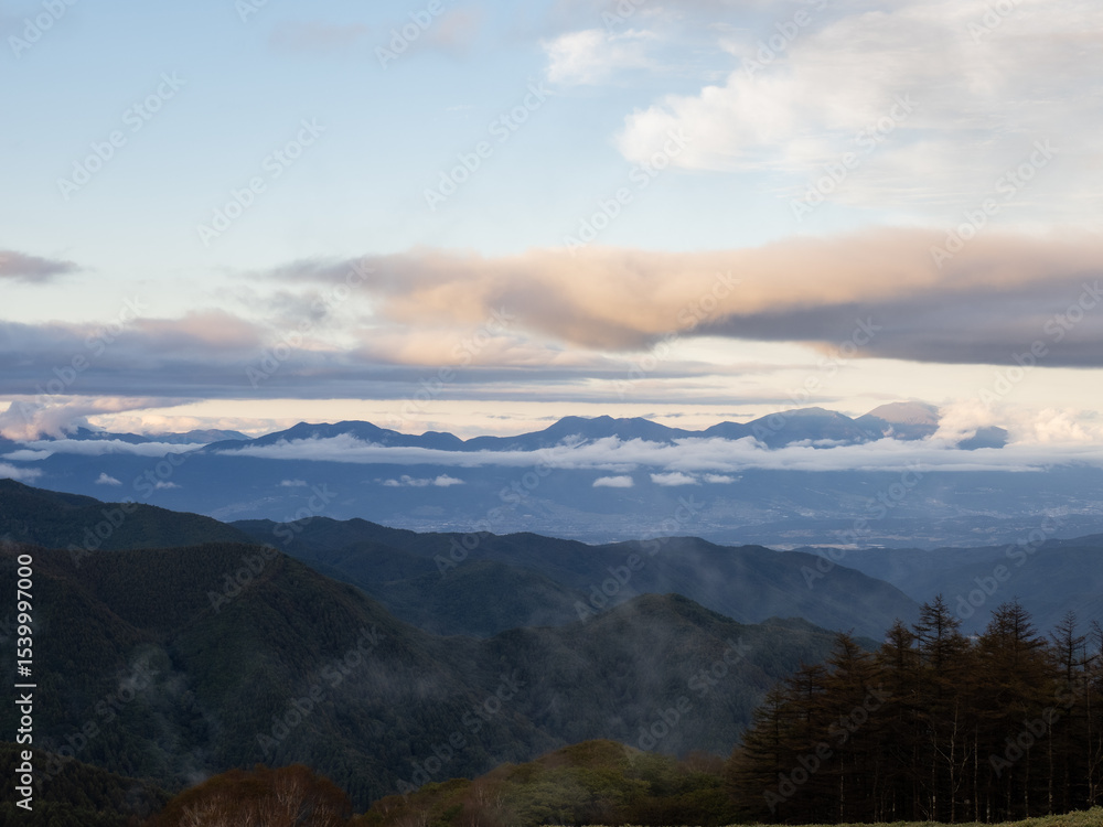 遠くまで続く雲 遠くまで続く雲
