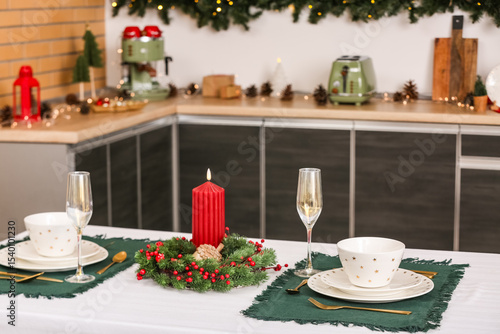 Table setting with Christma...