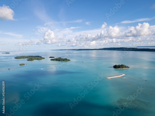 Maratua, Indonesia: Aerial drone view of islands inside the Maratua turquoise lagoon in the Derawan archipelago in Kalimantan in Indonesia.