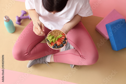 Sporty young woman sitting ...