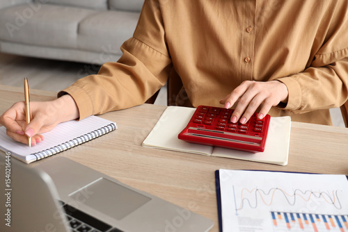 Calculator with laptop, fin...