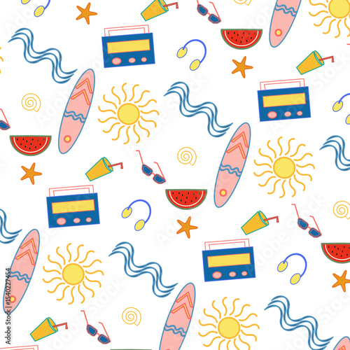 Pattern con icone mare colorate isolate, surf, radio, cuffie, cocomero, stella marina, onde, bibita