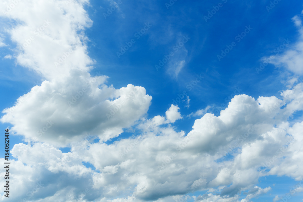 Fototapeta premium White fluffy clouds in blue sky on sunny day