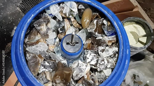Vibratory tumbling of polishing stones together with white polishing powder Cerium oxide (CeO2)
