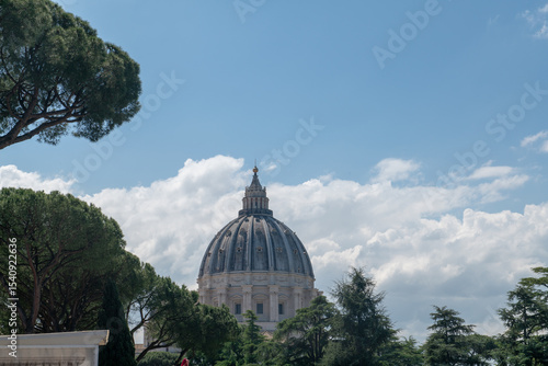 St. Peter's Dome is the heart of the Catholic Church, architecture rich in history, the Vatican City with the presence of the Holy Pope, are an iconic monument and a must-see on a trip to Rome. news.