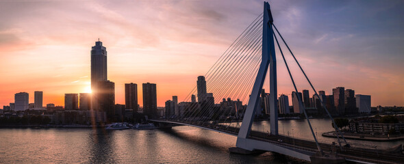 Fototapete Erasmusbrücke Erasmusbrücke Panorama Finanzviertel Rotterdam  © eskystudio