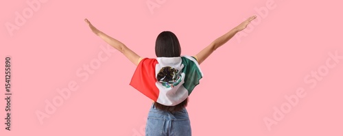 Young woman with Mexican fl...