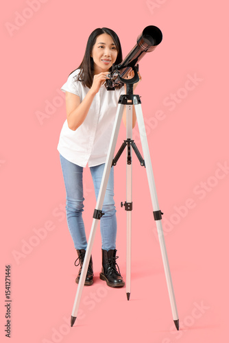 Young Asian woman looking a...