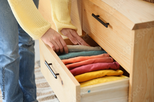 Woman organizing colorful f...