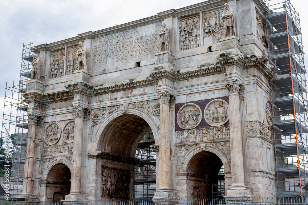 Obraz premium The Arch of Constantine stands near the Colosseum, a majestic Roman triumphal arch celebrating Emperor Constantine’s victory