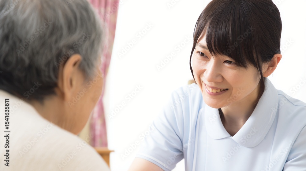 介護現場の若い女性介護士 介護現場の若い女性介護士