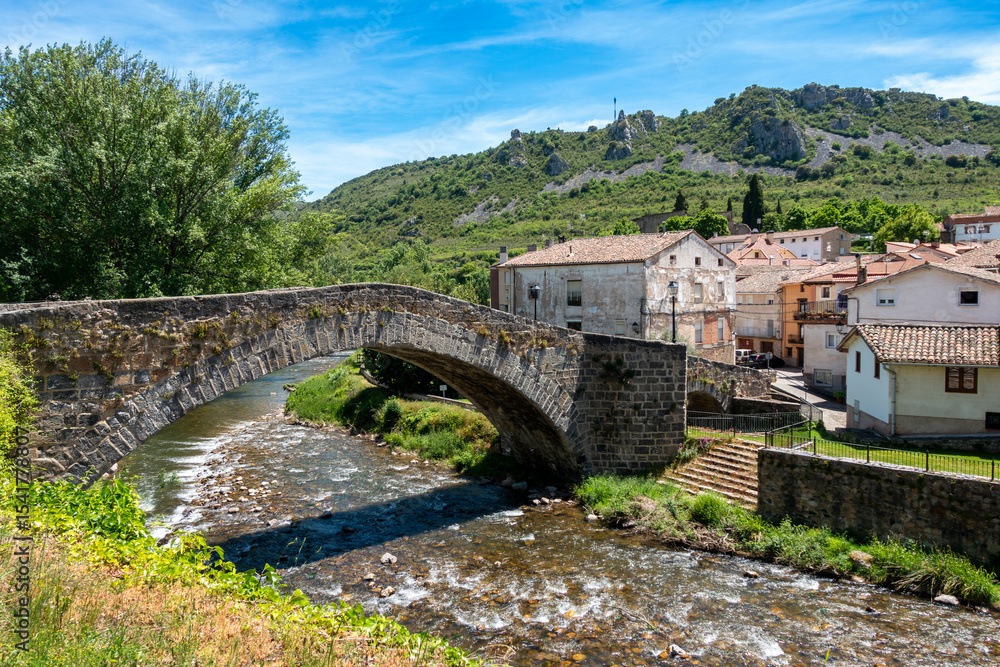 Obraz premium 16th-century Barruelo Bridge in Torrecilla en Cameros, La Rioja, Spain.