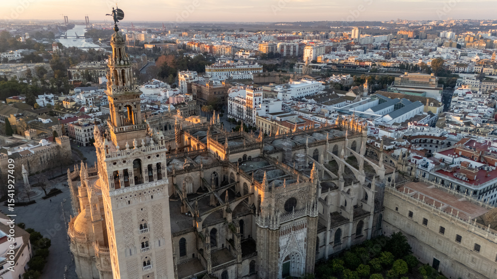 Obraz premium Aerial View of Historic Cathedral at Sunset