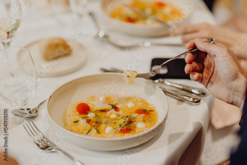 Fototapeta Naklejka Na Ścianę i Meble -  Repas gastronomique servi aux invités