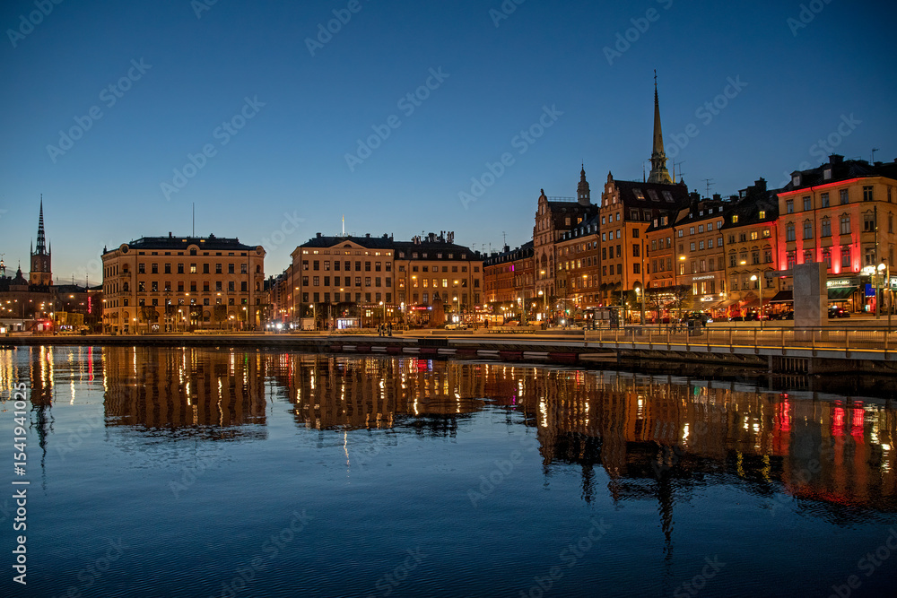Naklejka premium Stockholm, Sweden: scenic view of Gamla stan (oldtown) skyline at dusk 