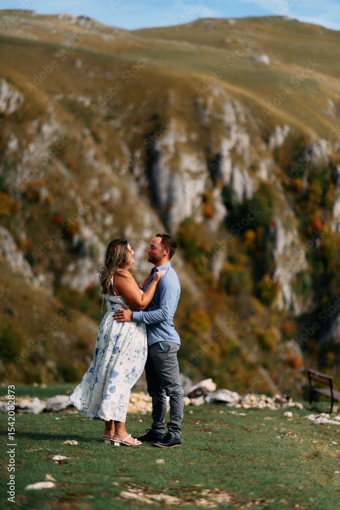 Fototapeta premium Romantic couple embracing outdoors in nature