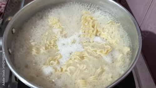 view cooking instant noodles simply and quickly in a pan using high heat and creating lots of bubbles when cooking the noodles
