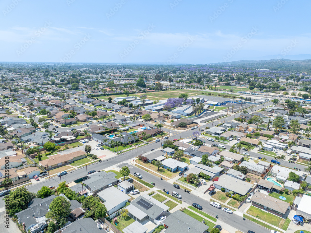 Obraz premium Day time aerial view of the Uptown area of Whittier with house and street, California, USA