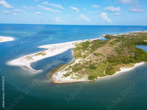 Fototapeta Naklejka Na Ścianę i Meble -  An aerial view of Honeymoon Island State Park, Dunedin, Florida
