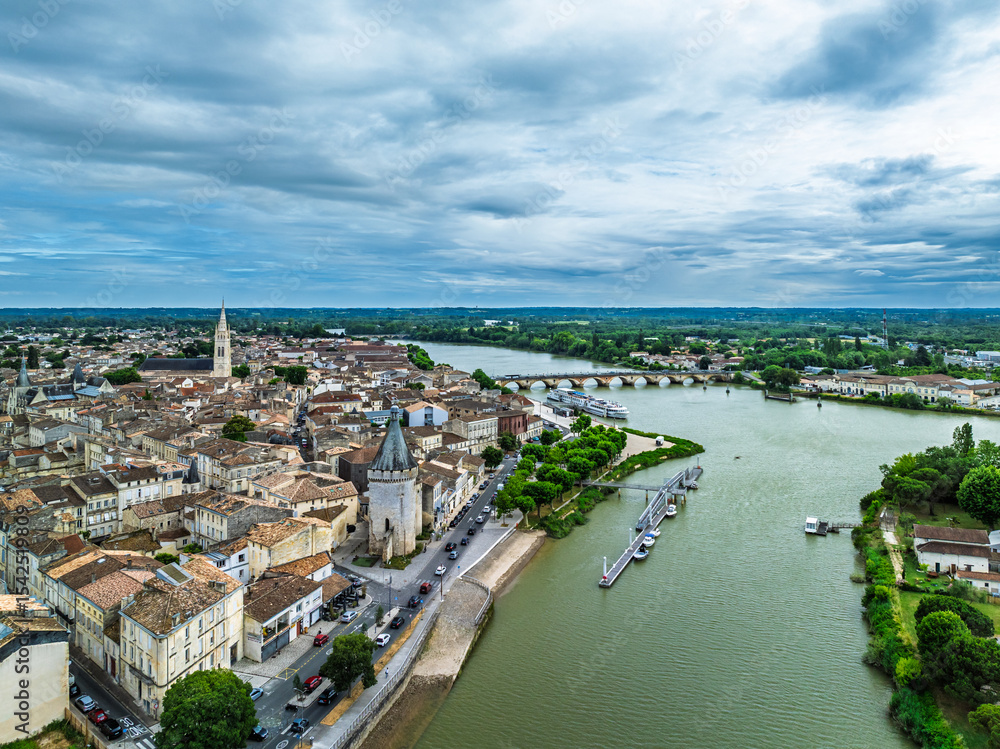 Naklejka premium Libourne from a drone, Gironde, Nouvelle-Aquitaine, Saint-Emilion and Pomerol, Southwestern France, Europe