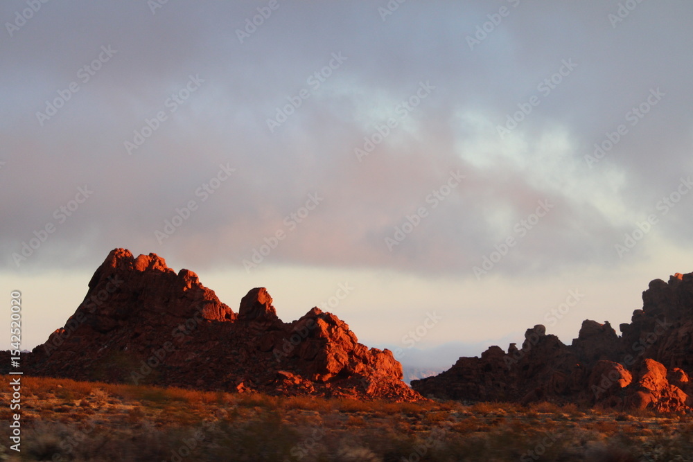 Naklejka premium Sunrise canyon view in Neveda desert