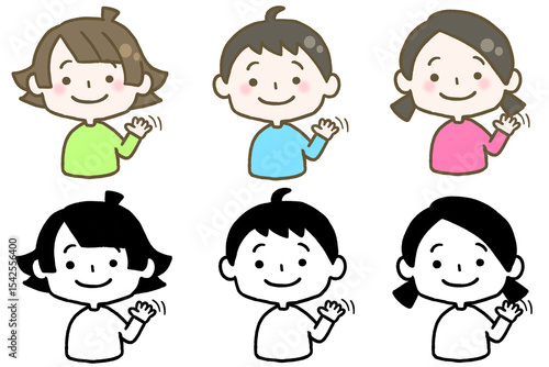 小さく手を振る子ども