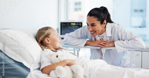 Fotografía Healthcare, doctor and child in bed for recovery, treatment update and teddy bear for comfort