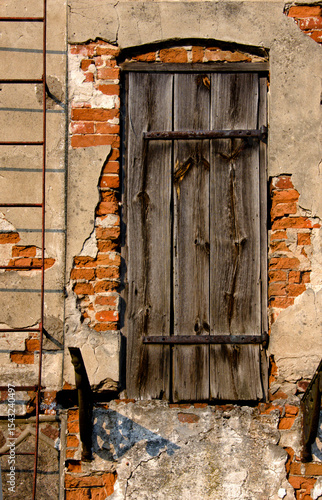 door, old, architecture, wall, building, window, ancient, stone, house, wood, entrance, wooden, home, arch, doorway, medieval, facade, antique, castle, brick, church, gate, exterior, aged, vintage