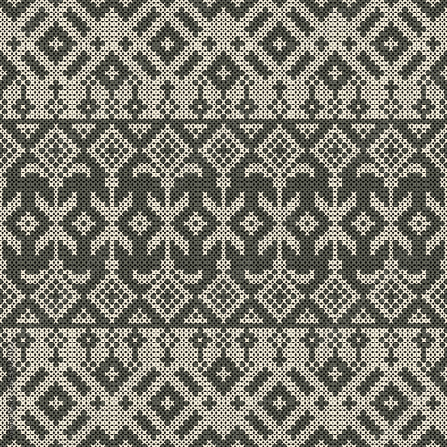 Cross-stitch patterns, knitting patterns, traditional woven or hand-woven fabric patterns are geometric patterns and have a complex arrangement of color tones: using two main c