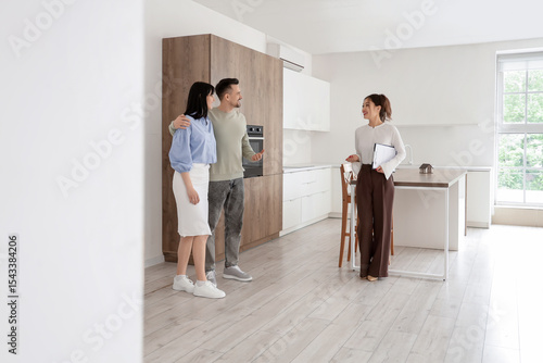 Female real estate agent wi...