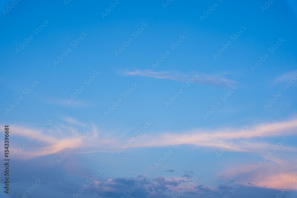 Obraz premium 6月の空 夕暮れの青空と雲38