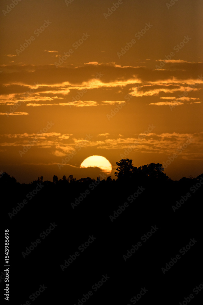 Obraz premium A beautiful sunset in south Florida with a blazing orange sky.