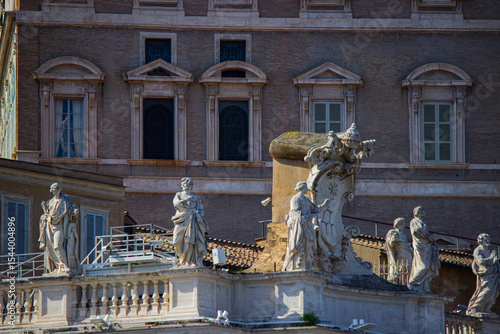 Fényképezés Detailed View of Apostolic Palace, Papal Window, and Rooftop Marble Statues in V