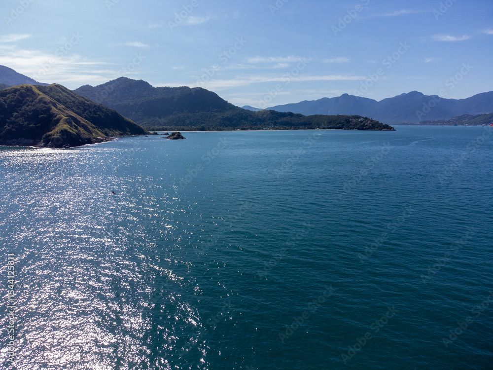 Fototapeta premium sea and mountains