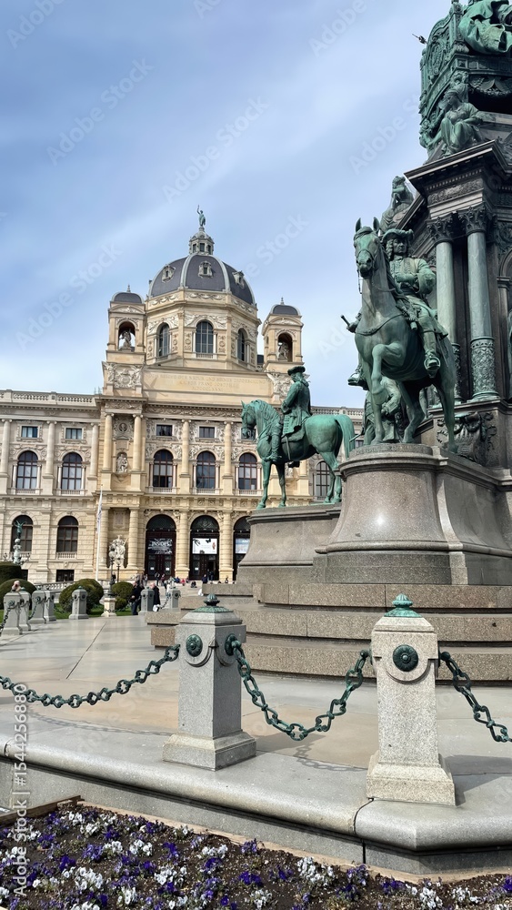 Fototapeta premium Grand facade and bronze equestrian statues frame Vienna’s Kunsthistorisches Museum entrance