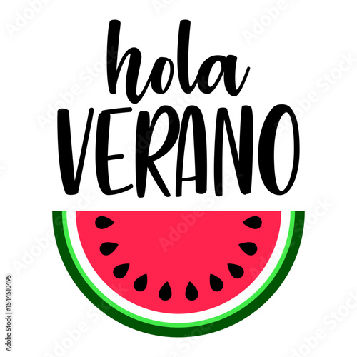 Concepto de vacaciones y viajes. Texto hola verano en español con rebanada de sandía