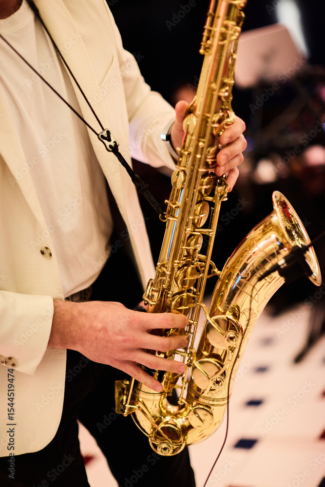 Obraz premium Close-Up of Jazz Musician with Saxophone