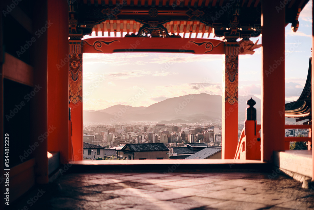 Tradizione e modernità: vista su Kyoto dal tempio Tradizione e modernità: vista su Kyoto dal tempio