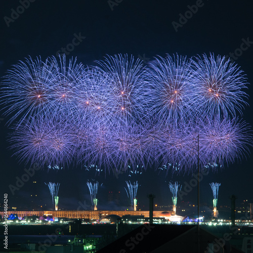 大阪・関西万博の会場近くで打ち上げられた花火