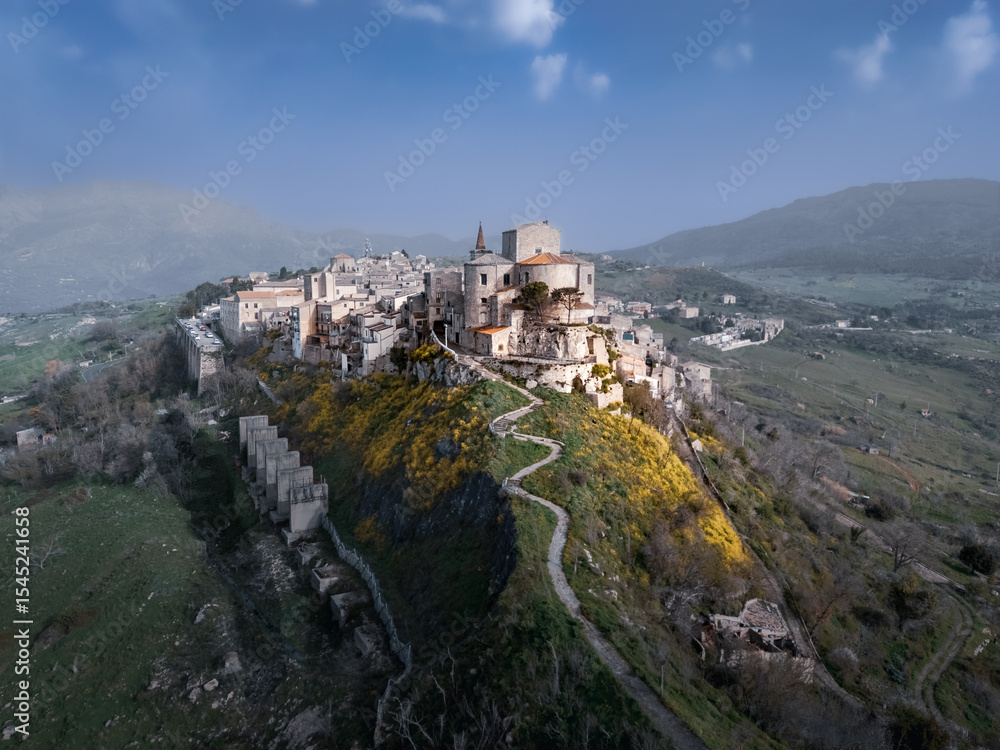 Obraz premium Chiesa di Santa Maria di Loreto on hilltop in medieval village on sunny day, Petralia Soprana, Italy